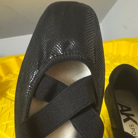 Anne Klein Navy Flats with Strap Detail - Picture 6 of 6